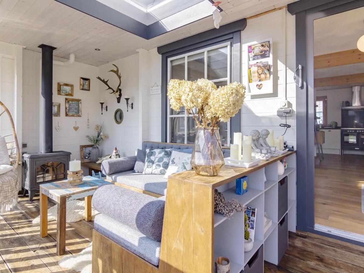 Beautiful Holiday Home With Private Terrace Kropswolde ภายนอก รูปภาพ